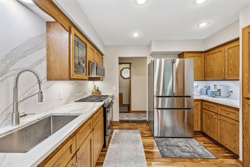 9142 Hemlock Ln N, Maple Grove, MN 55369