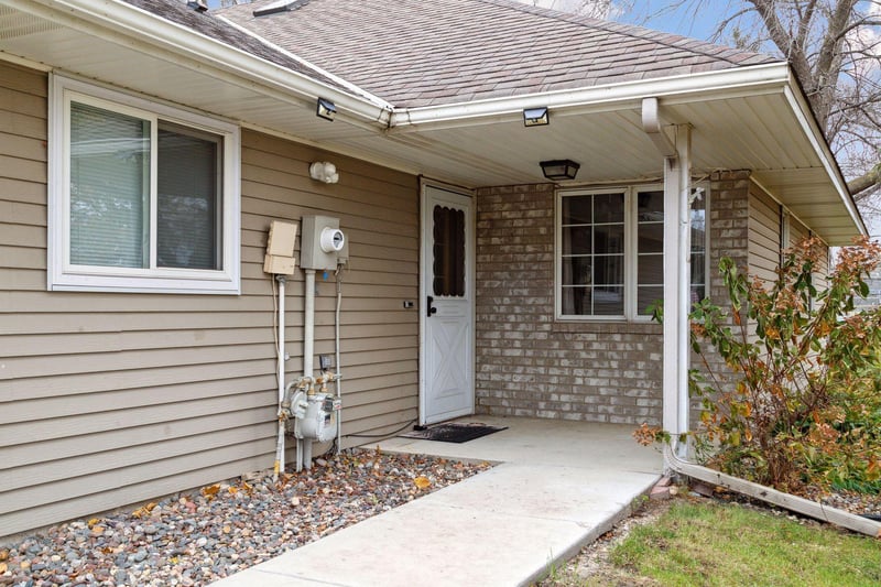 8335 Victoria Dr, Victoria, MN 55386