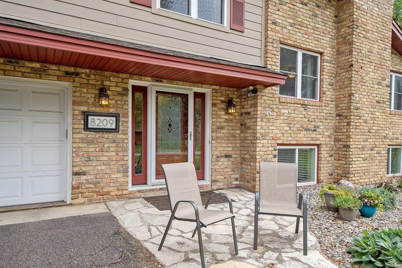 8209 Hillside Dr, Eden Prairie, MN 55347