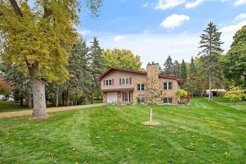 8209 Hillside Dr, Eden Prairie, MN 55347