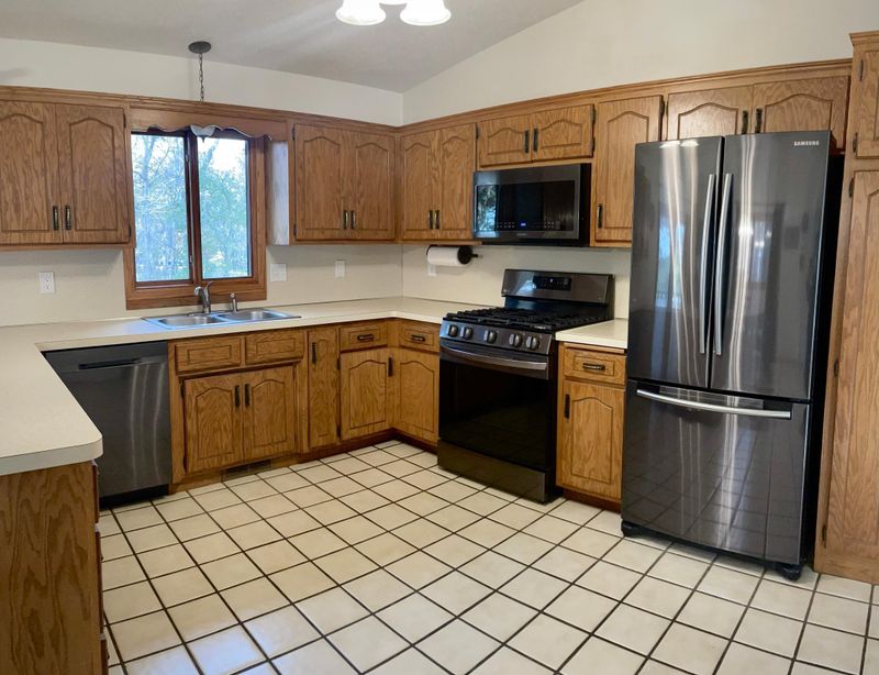 34 Oak Leaf Ln, Circle Pines, MN 55014