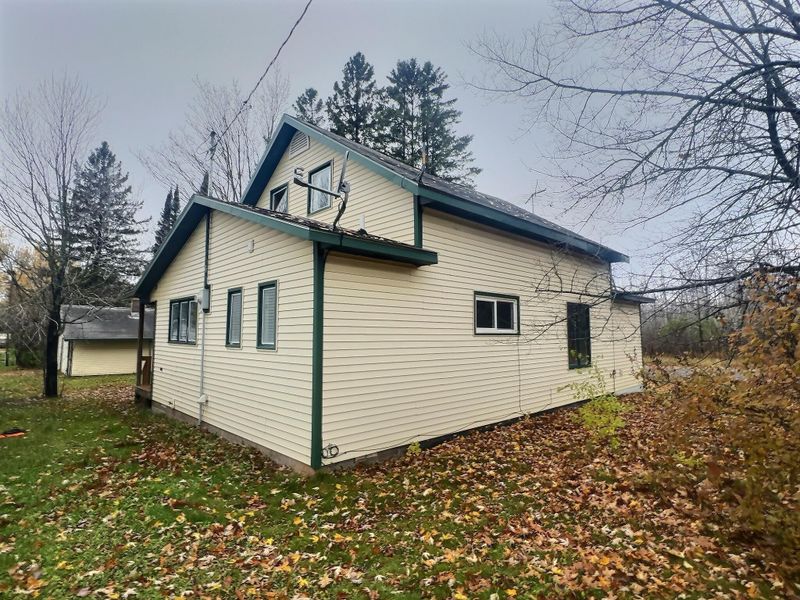 3925 Maple St, Kettle River, MN 55757