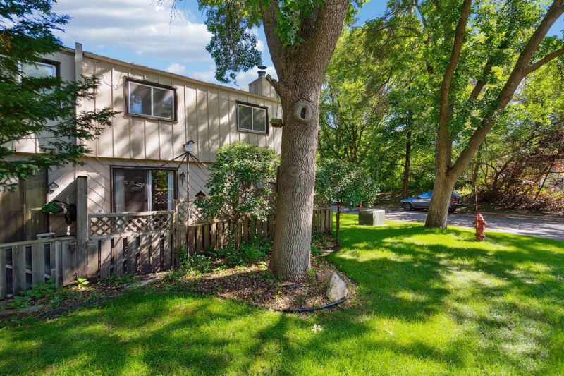 5809 Shores Dr, Brooklyn Center, MN 55429