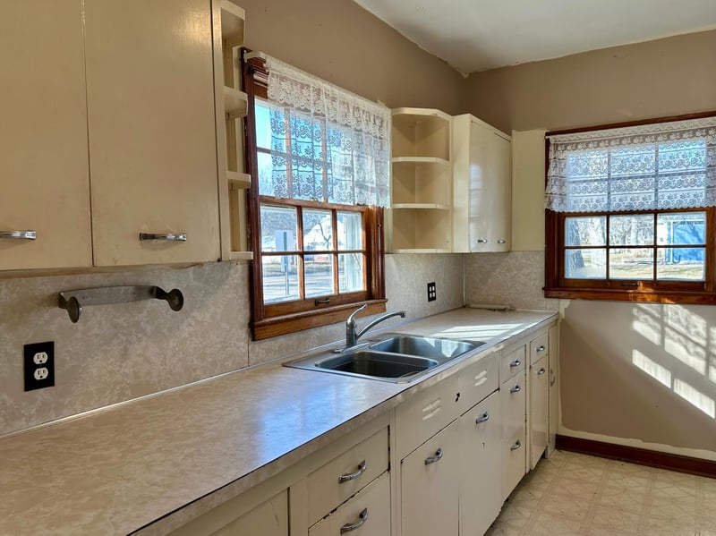 301 E 1st St, Hardwick, MN 56134