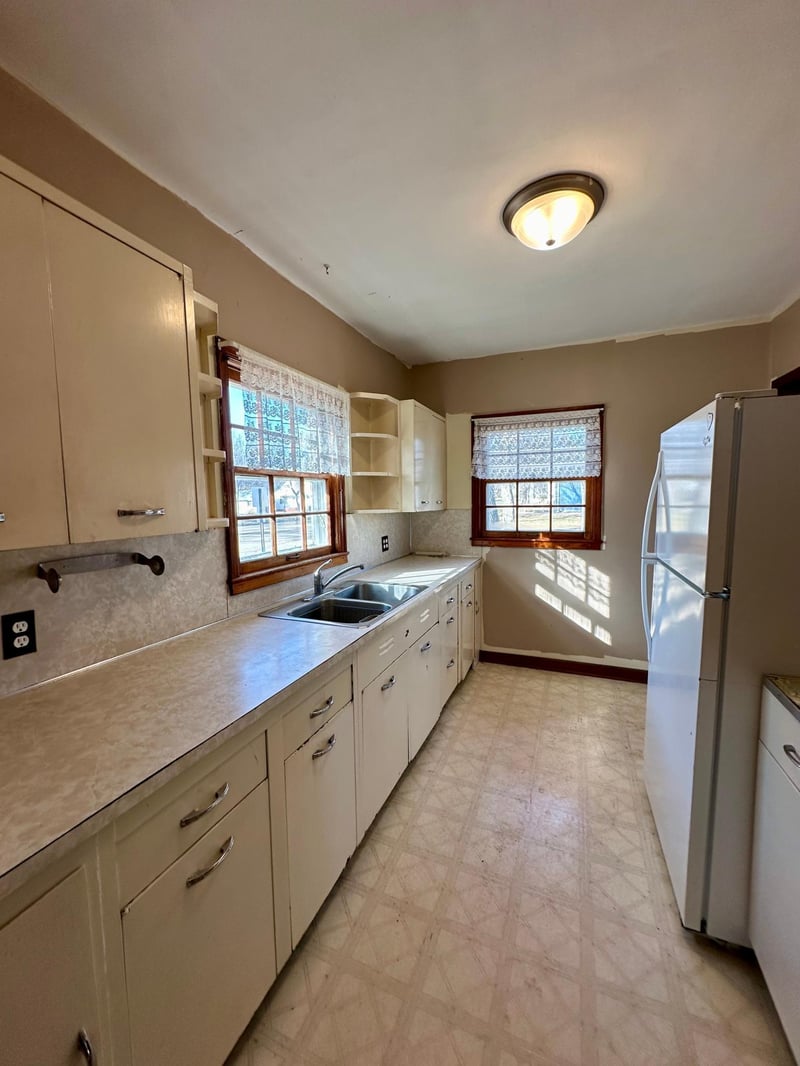 301 E 1st St, Hardwick, MN 56134