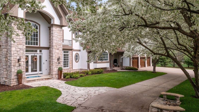 15 Circle W, Edina, MN 55436