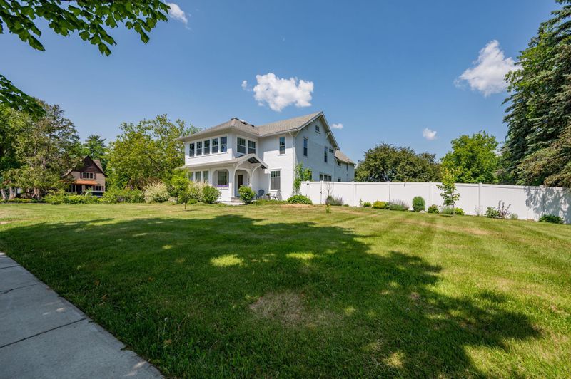111 NW 11th St, Grand Rapids, MN 55744