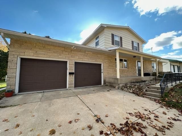 706 N Hokah St, Caledonia, MN 55921