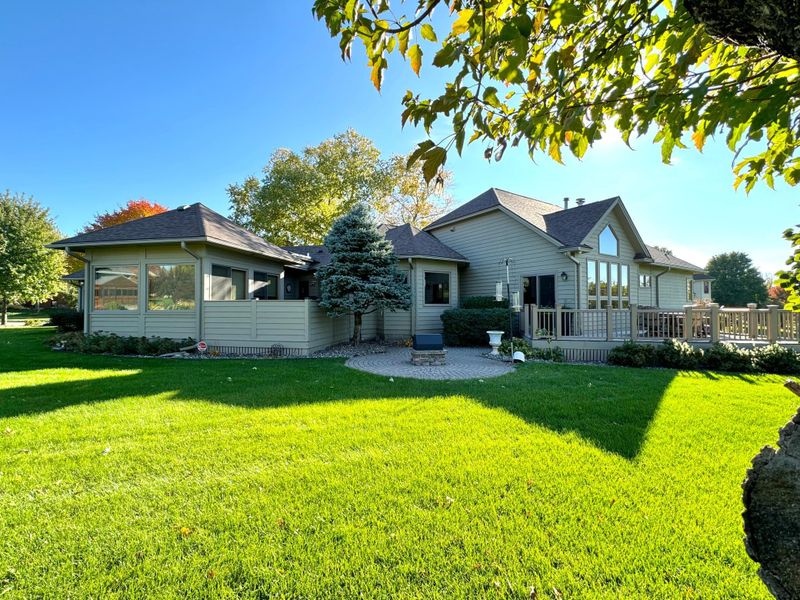 1412 Mayflower Dr, Northfield, MN 55057