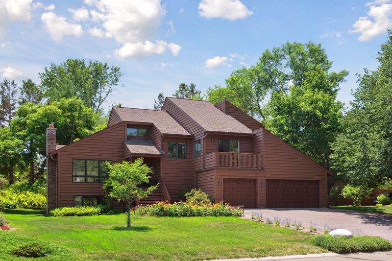8140 Rhode Island Cir, Bloomington, MN 55438
