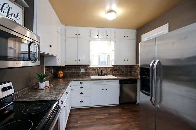 225 Hassan St SE, Hutchinson, MN 55350