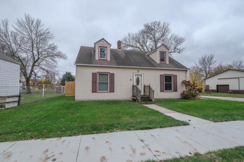 21 Cedar St, Easton, MN 56025