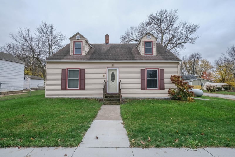 21 Cedar St, Easton, MN 56025