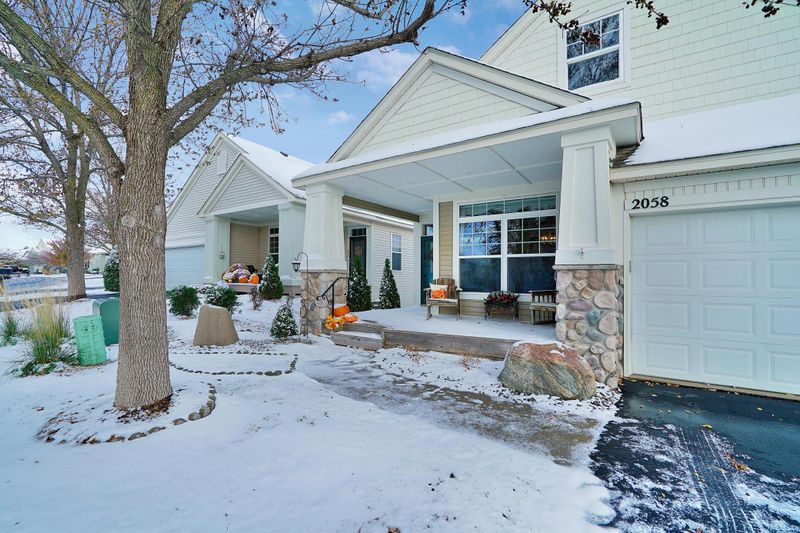 2058 Clover Ct, Chanhassen, MN 55317
