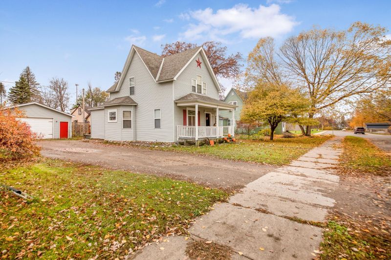 307 2nd St SW, Braham, MN 55006