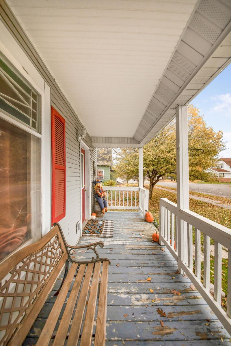 307 2nd St SW, Braham, MN 55006