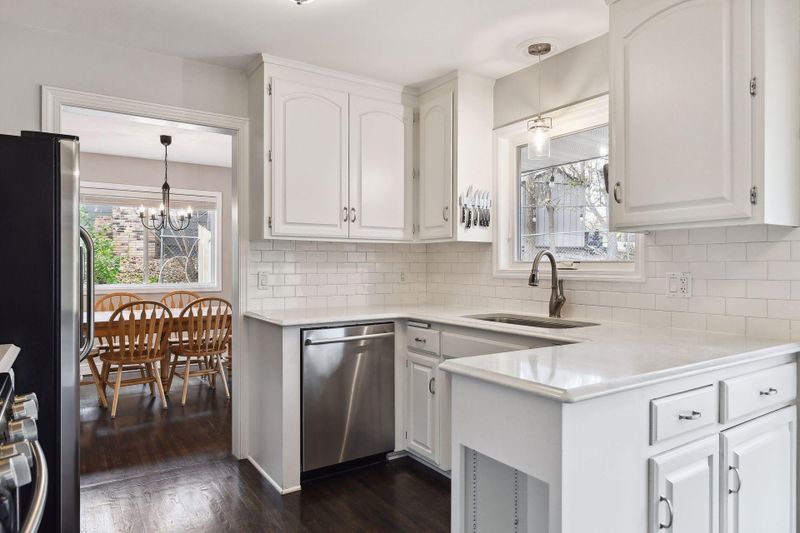 16520 Canterbury Dr, Minnetonka, MN 55345