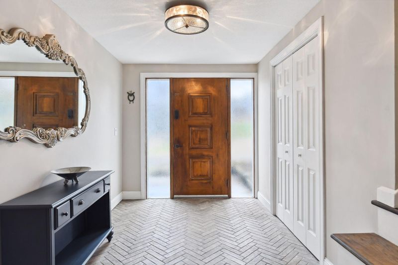 16520 Canterbury Dr, Minnetonka, MN 55345