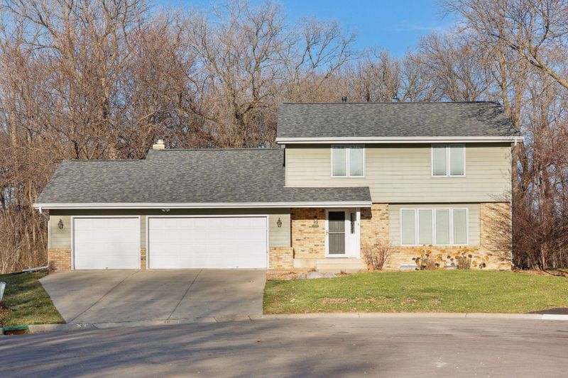 17272 Round Lake Rd, Eden Prairie, MN 55346
