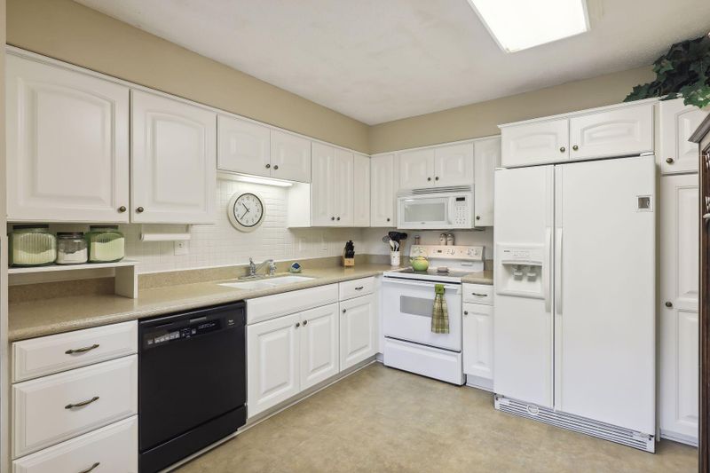 7104 Unity Ave N, Brooklyn Center, MN 55429