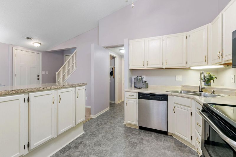 3565 Gershwin Ln N, Oakdale, MN 55128