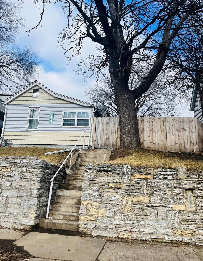 19 Magnolia Ave E, Saint Paul, MN 55117