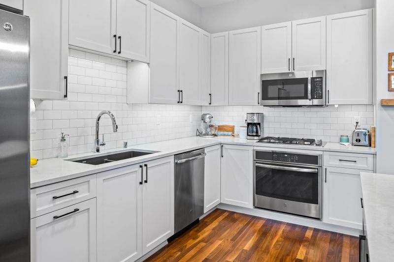 1240 S 2nd St #214, Minneapolis, MN 55415
