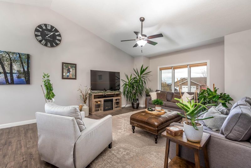 128 Flagstone Ln, Mankato, MN 56001