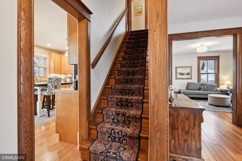 117 Oak St N, Chaska, MN 55318