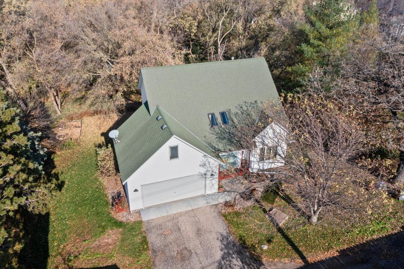 9250 La Rivier Ct, Eden Prairie, MN 55347