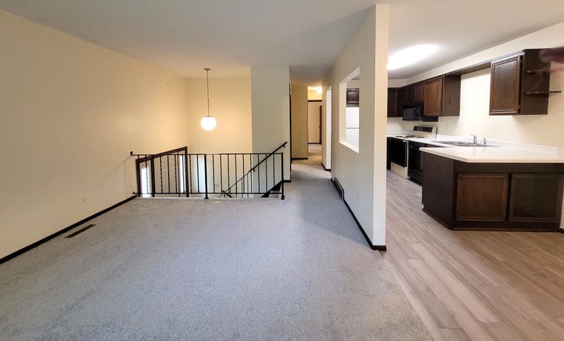 1171 Timbershore Ln, Eagan, MN 55123