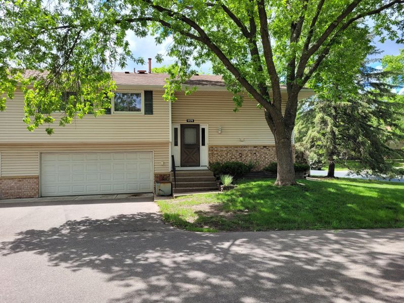 1171 Timbershore Ln, Eagan, MN 55123
