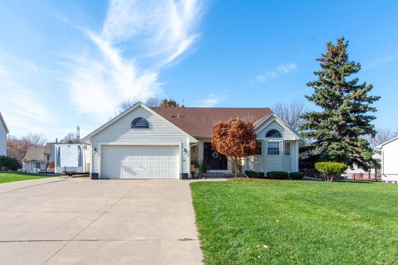 8501 Rosewood Ct, Maple Grove, MN 55369