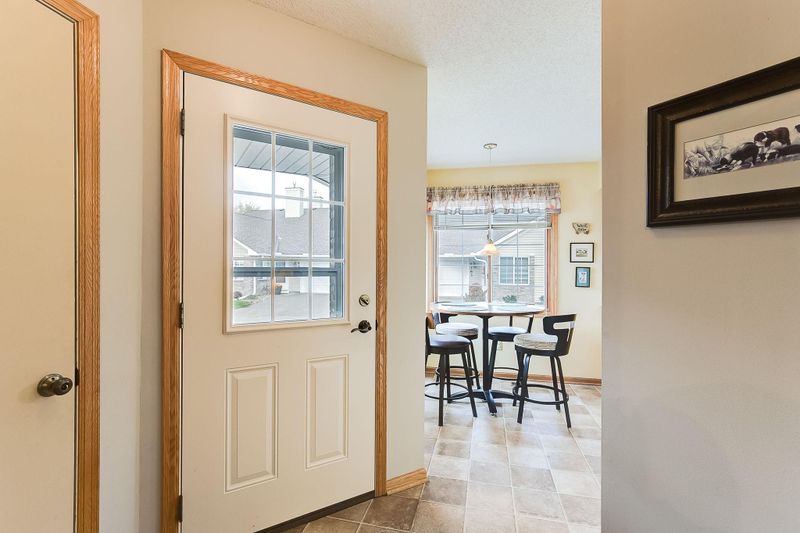 4191 Beaver Dam Rd, Eagan, MN 55122