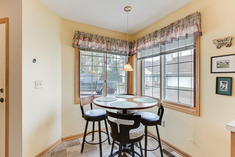 4191 Beaver Dam Rd, Eagan, MN 55122