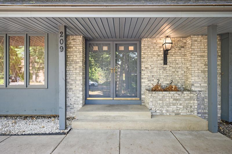 209 Marcin Ln, Burnsville, MN 55337