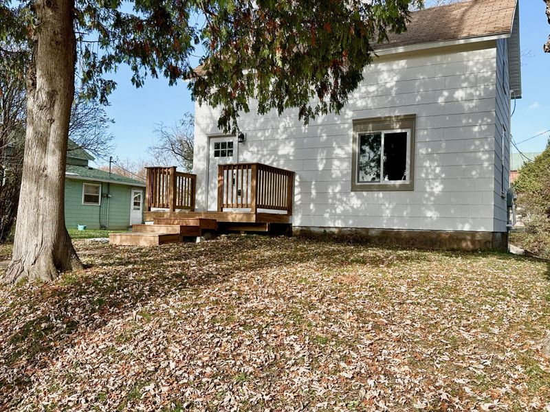407 3rd St, Bovey, MN 55709