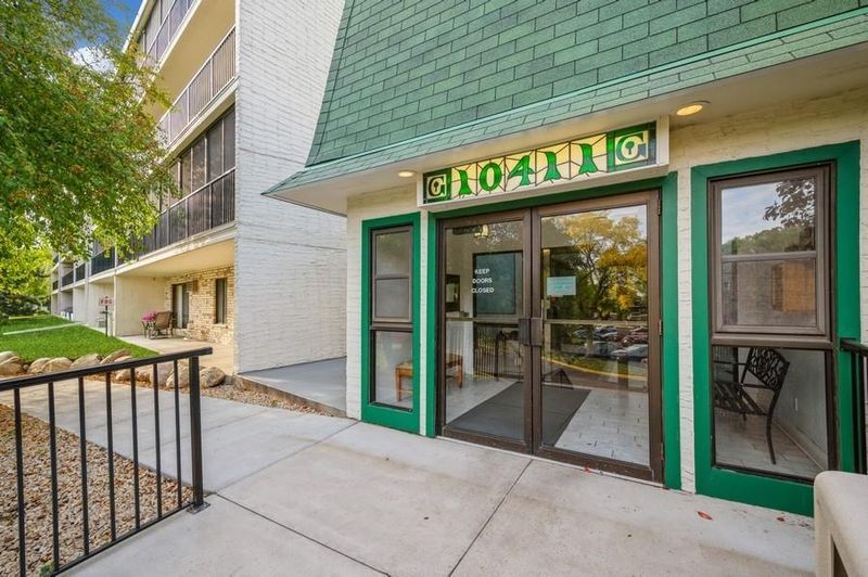 10411 Cedar Lake Rd #516, Minnetonka, MN 55305