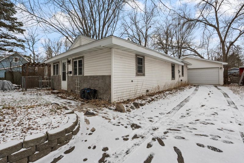 144 5th St NW, Forest Lake, MN 55025