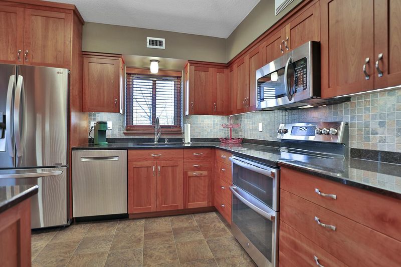 745 Grand Ave #202, Saint Paul, MN 55105