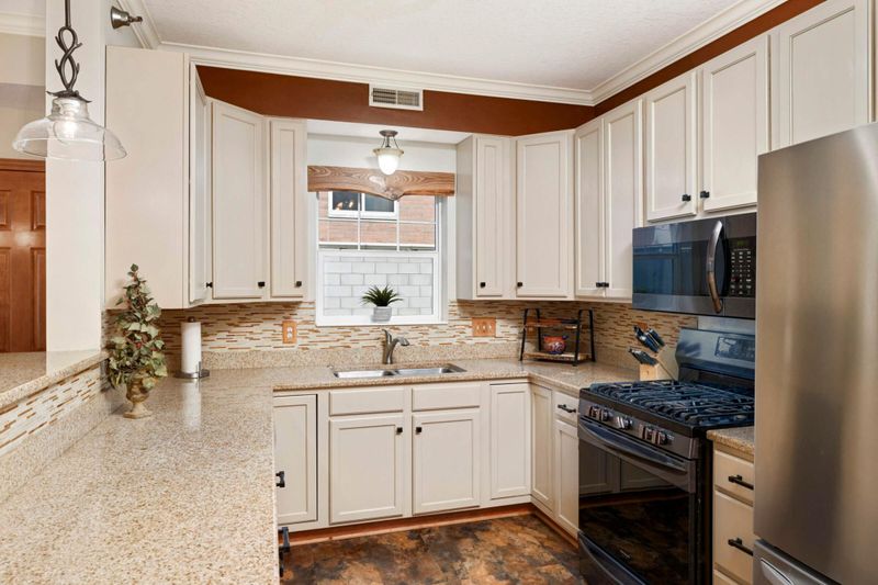 6701 Lake Shore Dr S #106, Richfield, MN 55423