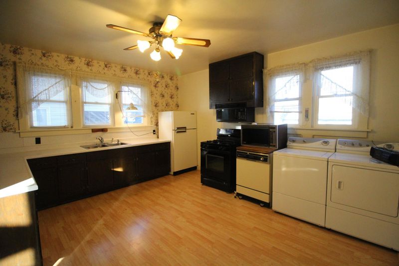 962 Gilmore Ave, Winona, MN 55987
