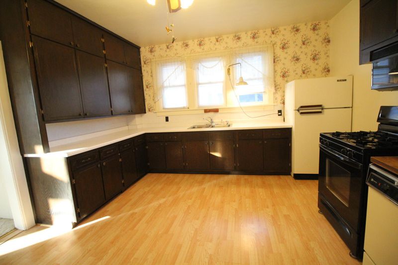 962 Gilmore Ave, Winona, MN 55987