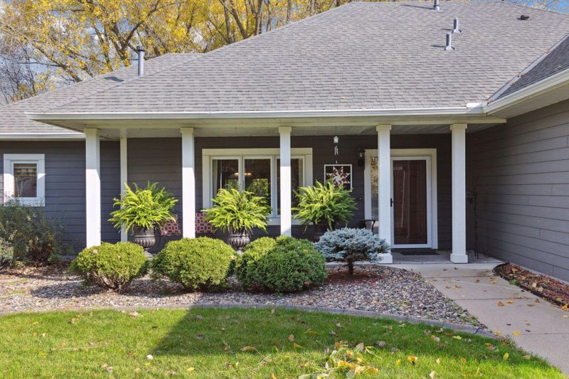 8425 Irwin Rd, Bloomington, MN 55437