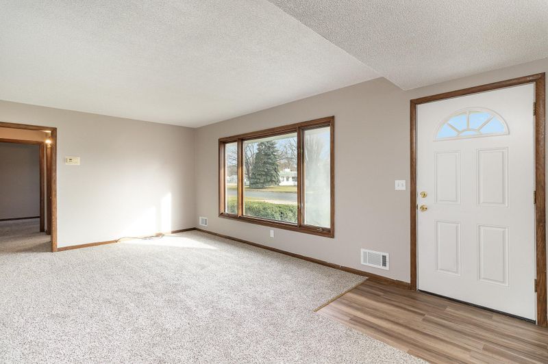 8412 5th Ave S, Bloomington, MN 55420