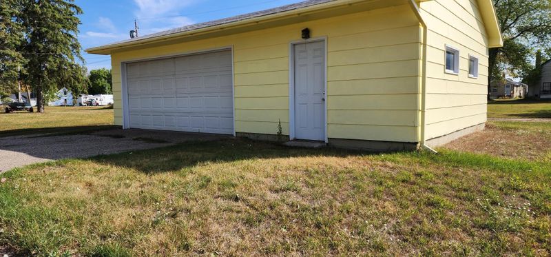 416 Mckinley St SW, Staples, MN 56479