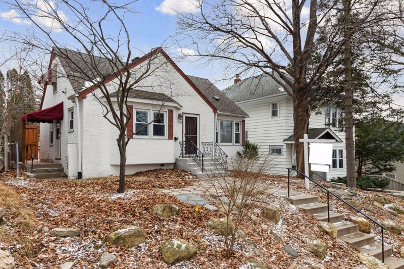 2104 Sargent Ave, Saint Paul, MN 55105