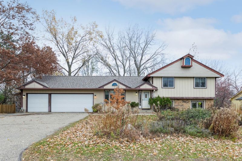 1373 Berry Ridge Rd, Eagan, MN 55123