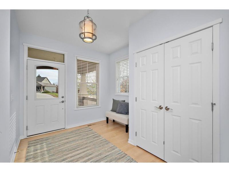 1285 Palisade Cir, Woodbury, MN 55129