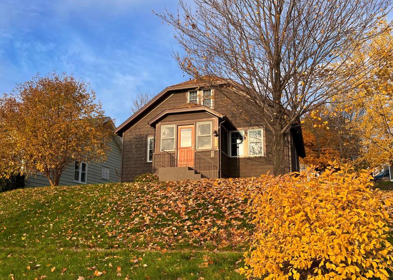 633 E Skyline Pw, Duluth, MN 55805